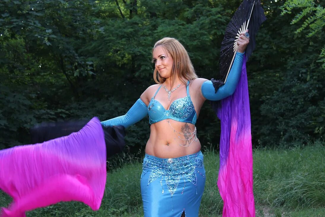 Chubby животик. Soft belly beach. Soft belly girl в одежде. Танец живота принцесса любви. Чабби белли герл belly.