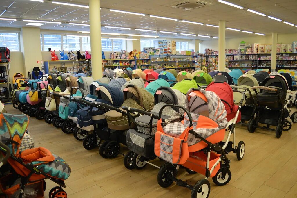 Сайт балуша тольятти. Магазин Балуша в Тольятти. Магазин колясок. Магазин детских товаров коляски. Много колясок.