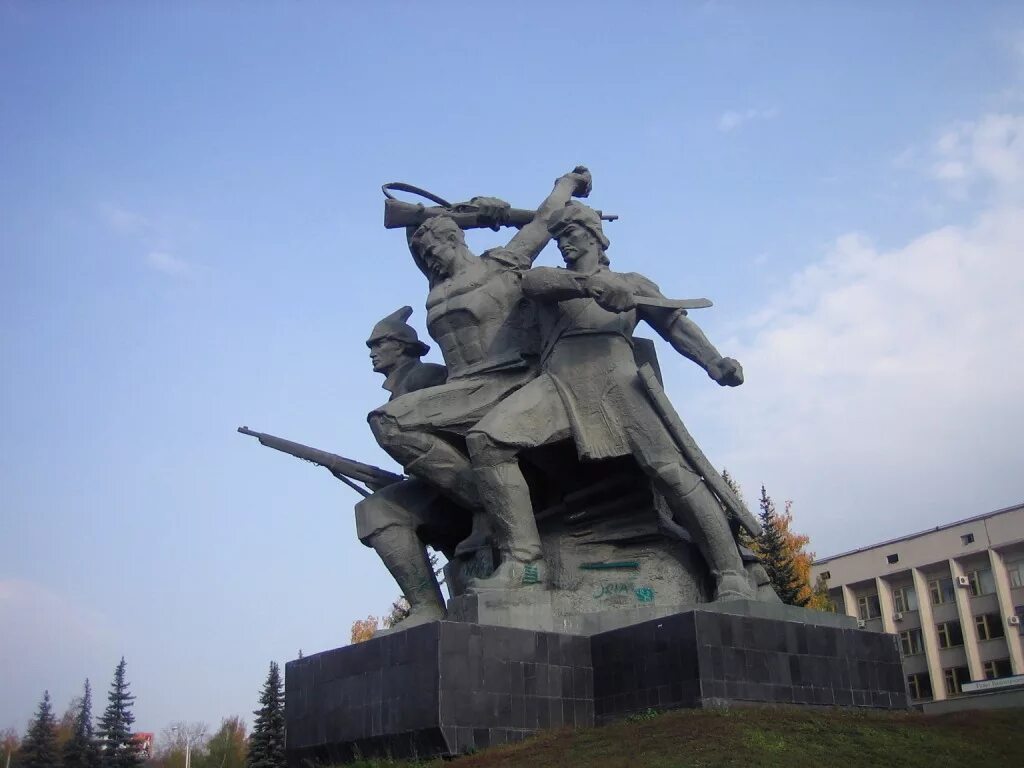 памятник героям октябрьской революции и гражданской войны уфа. памятник героям октябрьской революции и гражданской войны уфа. памятник октябрьской революции. памятник героям революции. памятник революционерам в уфе.