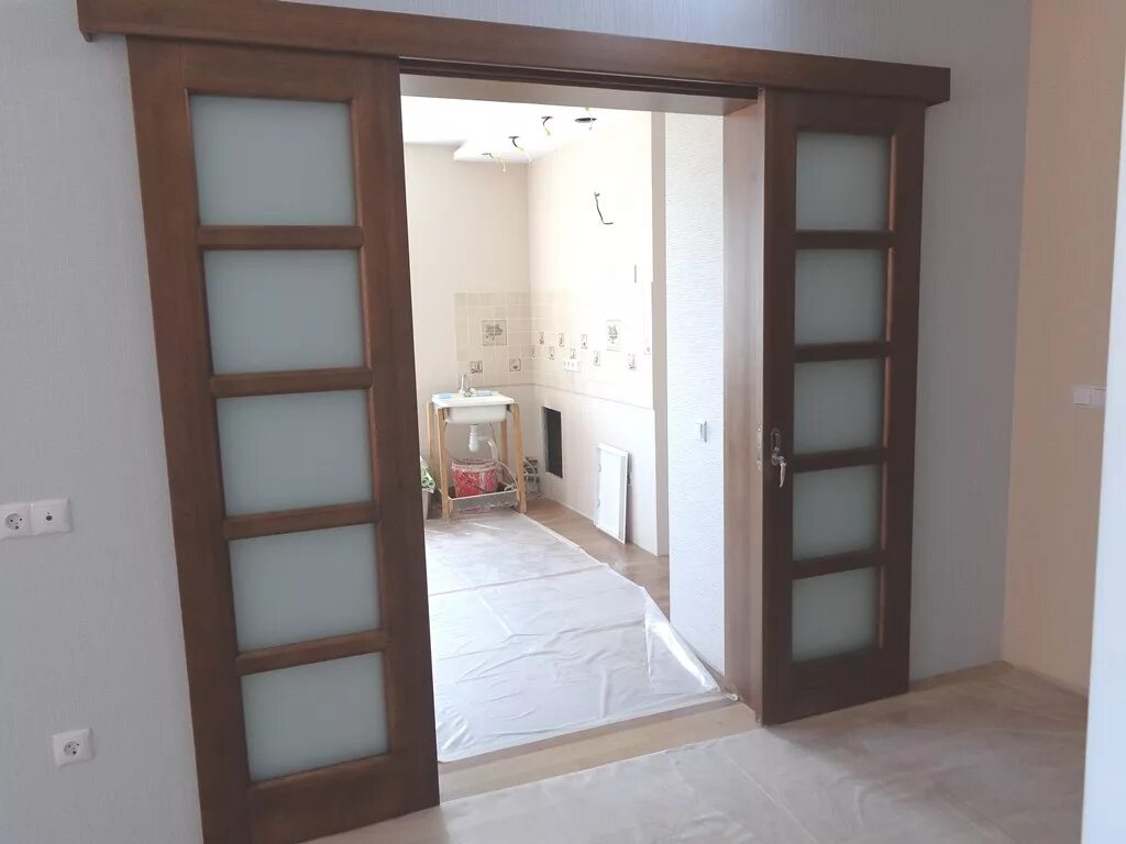 дверной проем в зал. проём арка. дверной проем в зал. арки межкомнатные в интерьере. отделка межкомнатной арки.