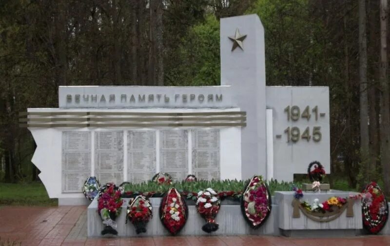 Тверь обухово братская могила. Смоленское воинское захоронение тверь. Братская могила тверь бор. Памятник смоленское захоронение в твери. Мемориальный комплекс смоленское захоронение тверь.