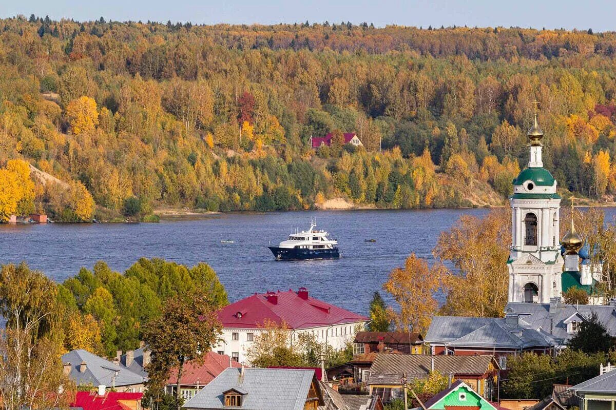 Осенний Плес золотой Плес. Золотая осень . Город Плес . Ивановская область .. Осенний плёс Ивановская область. Плёс город Костромская область.