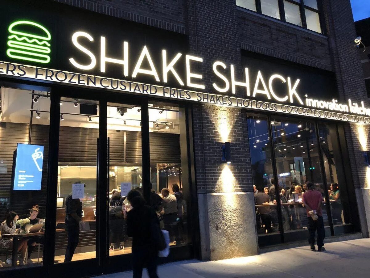 Shake Shack Авиапарк. Shake Shack в Москве. Shake Shack в Турции. Shake Shack logo. Как переводится shik shak shak