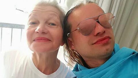 Пожилая жена гогена солнцева
