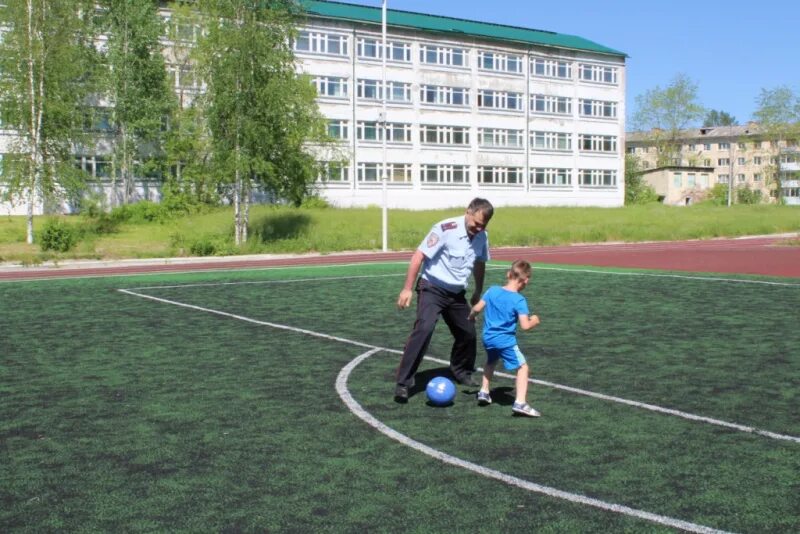 Стадион североуральск. Стадион школы 8 североуральск. стадион школы североуральск. школа 8 североуральск. школа 9 североуральск.