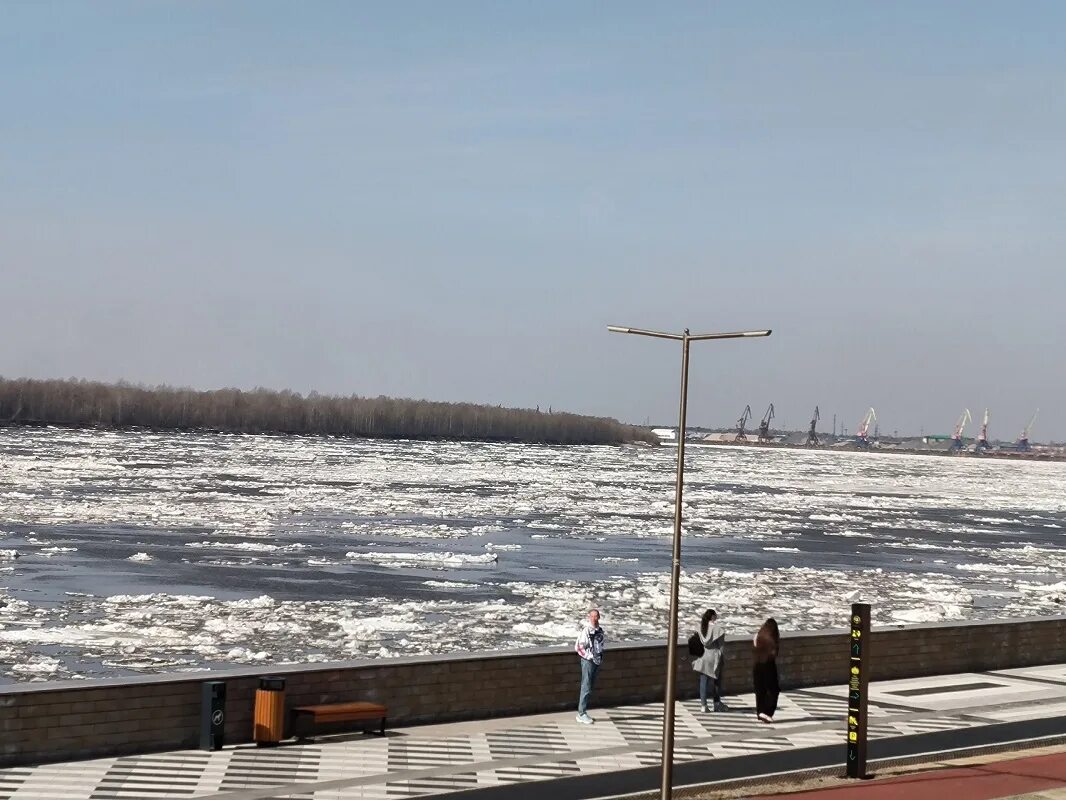 Ледоход обь нижневартовск. Обь ледоход 2025 сургут. ледоход на оби нижневартовск. ледоход сургут обь. ледоход в сургуте 2025.