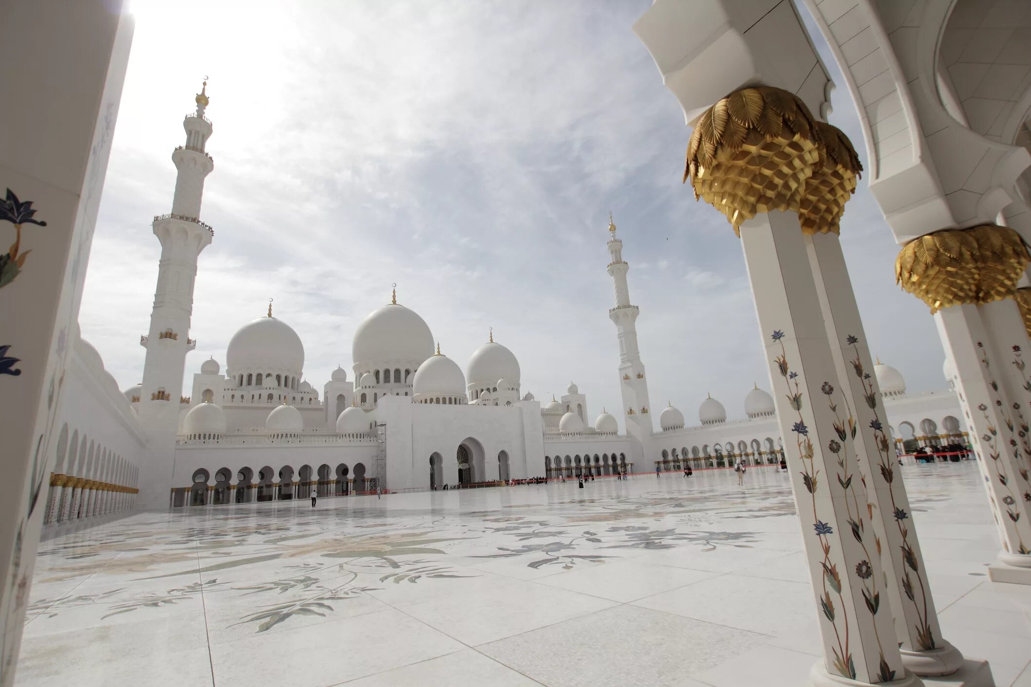 Мечеть зейда. Мечеть из белого мрамора в абу даби. Мечеть шейха зайда абу даби 4к. Абу даби масджид 6000x2000. Белая мечеть оаэ абу даби.