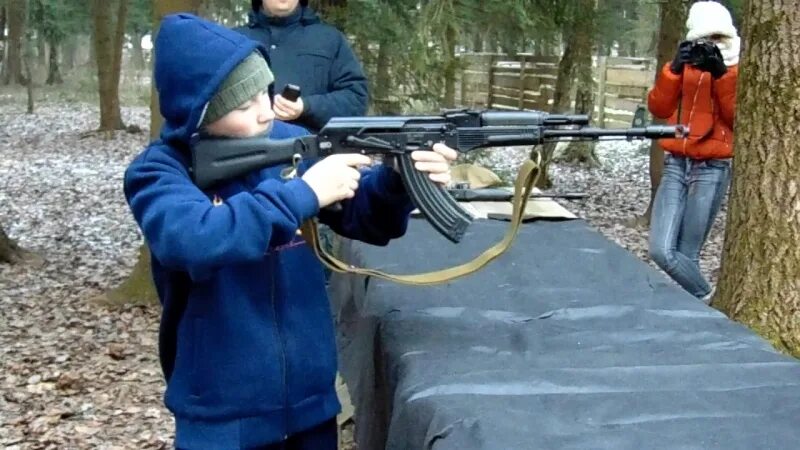 Рука брата как выстрела
