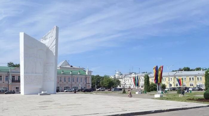 Вологда площадь. Площадь революции вологда новый год. Площадь революции вологда сегодня. Город вологда площадь революции. Площадь революции вологда сегодня.
