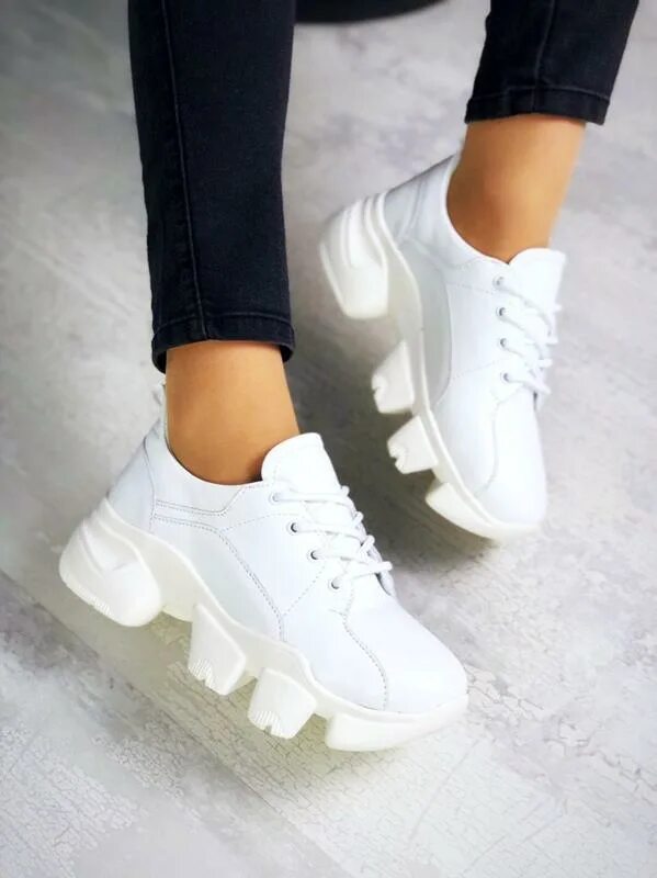Fila белые женские высокая подошва. Кроссовки на тракторной подошве мужские. Белые кроссы на тракторной подошве. Кроссовки на тракторной подошве. Кроссовки на тракторной подошве.
