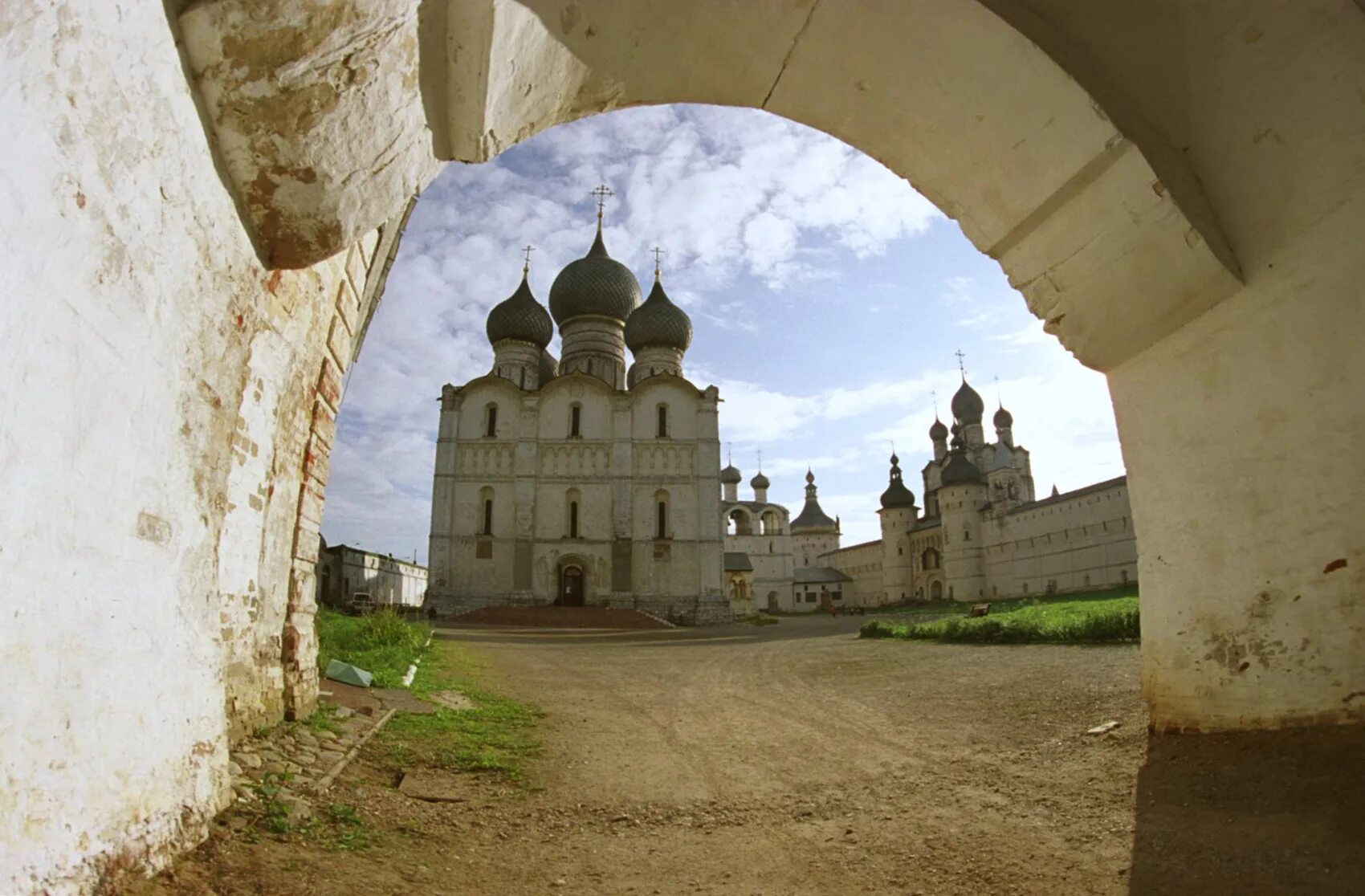 Доверие ростов великий. Ростовский Кремль панорама. Великий Ростов природа. Ростовский Кремль арка. Ростов Великий 862.