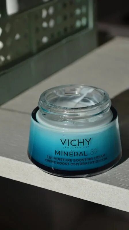 Vichy увлажняющая сыворотка. интенсивно увлажняющий крем vichy mineral 89. интенсивно увлажняющий крем vichy mineral 89. упаковка сыворотки виши. интенсивно увлажняющий крем vichy mineral 89.
