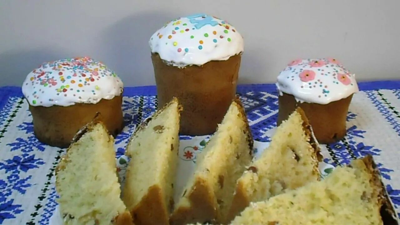 Выпечка куличей. Рецепт пасхального кулича вкусного в духовке. Рецепты из журнала на пасху. Влажная пасха. Рецепт пасхального кулича вкусного в духовке.