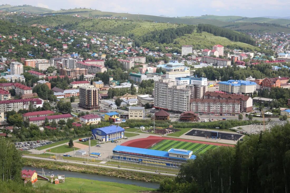 Стекло горно алтайск. Республика Алтай Горно-Алтайск. День города Горно-Алтайск 2022. Горно Алтайск центр города. Горно-Алтайск в 2015.