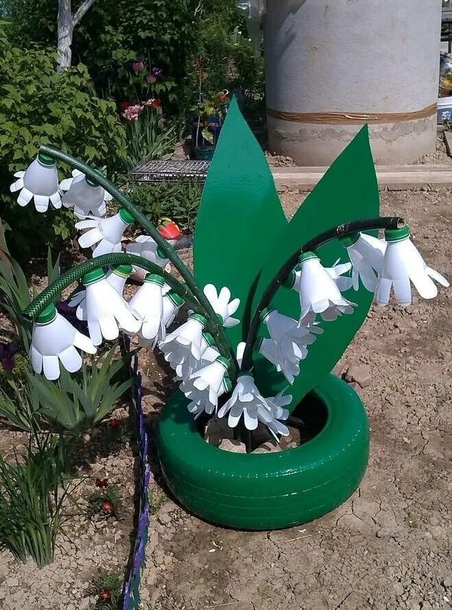 Поделки из пластиков бутылок. Поделки из пластиковых бутылок. Потделка из пластиковой бутылке. Подери из бутылок пластиковых. Украшения для сада.