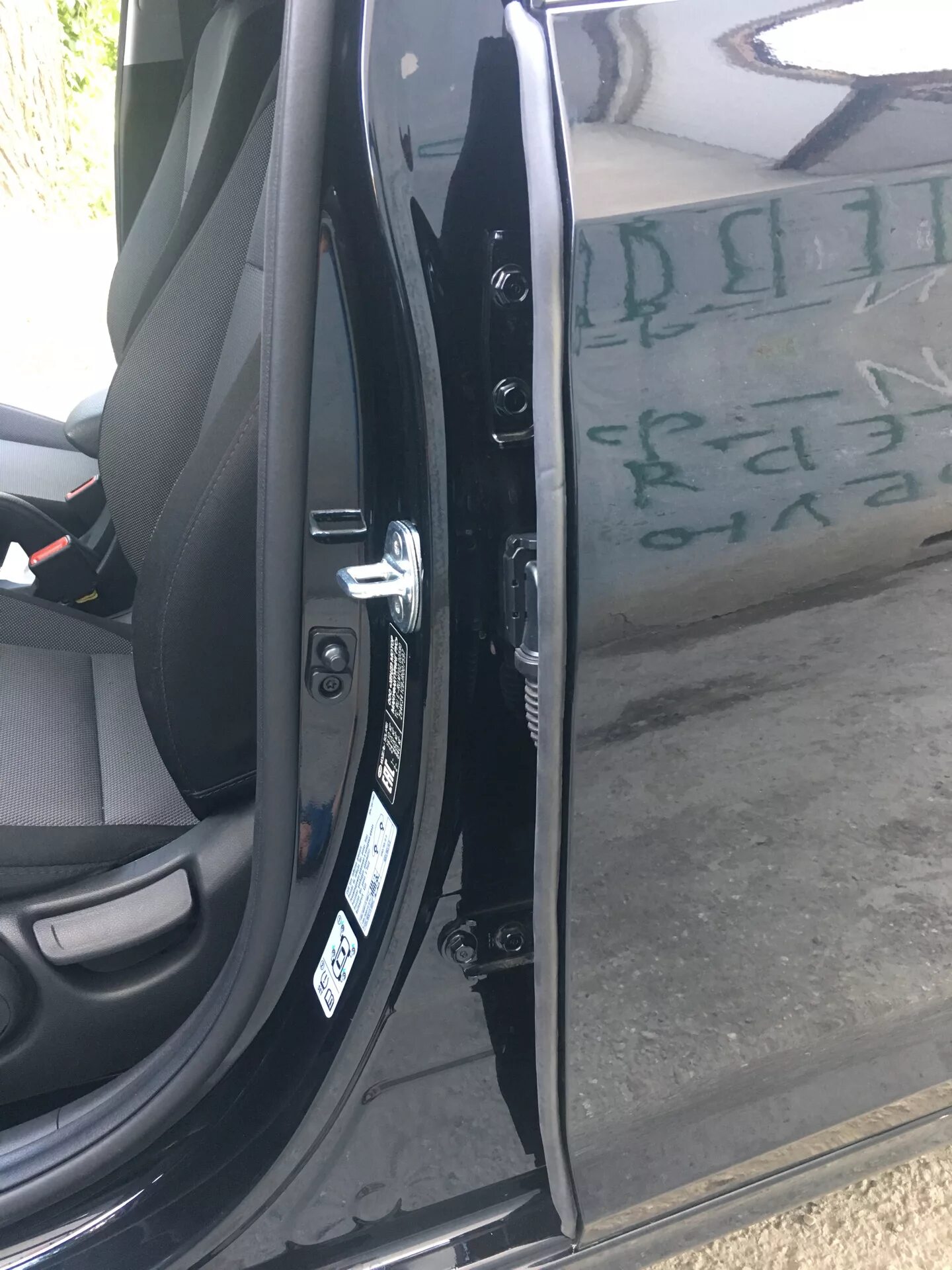 Уплотнитель солярис. Дверной уплотнитель хендай солярис. hyundai solaris дополнительные уплотнители. дополнительный уплотнитель низа двери hyundai solaris 2. уплотнитель на двери hyundai ix35 2014.