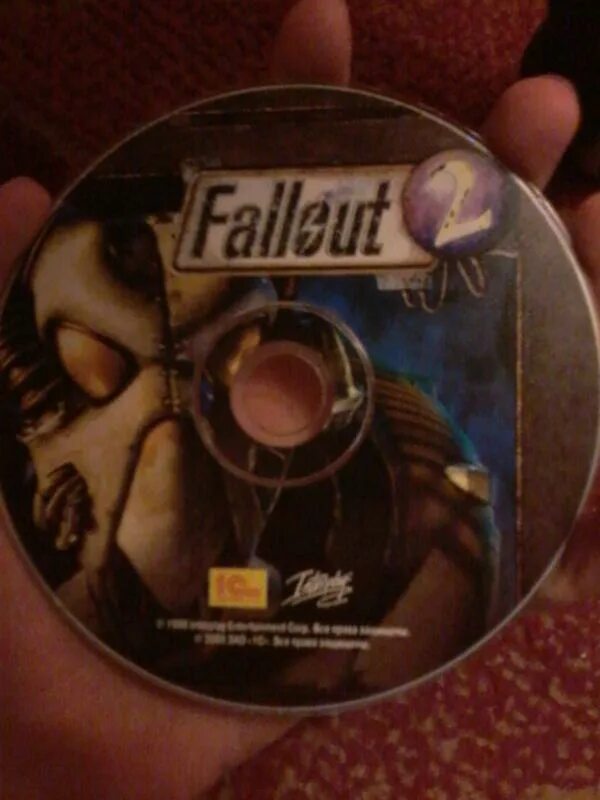 Диски fallout 4. Фоллаут 2 диск. fallout 1 возрождение cd диск. fallout 2 диск 1998. диск с игрой fallout 3 металлический.