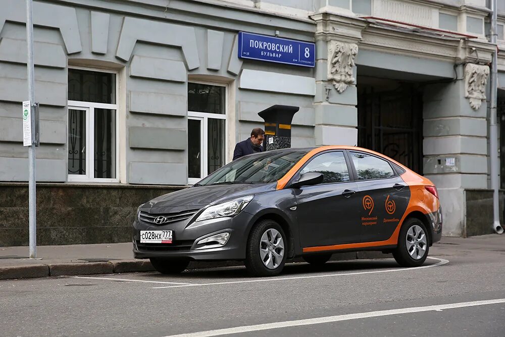 Каршеринг Шевроле Круз. Каршеринг в Москве парковка. Toyota Camry каршеринг. Каршеринг Майбах. Каршеринг на часы