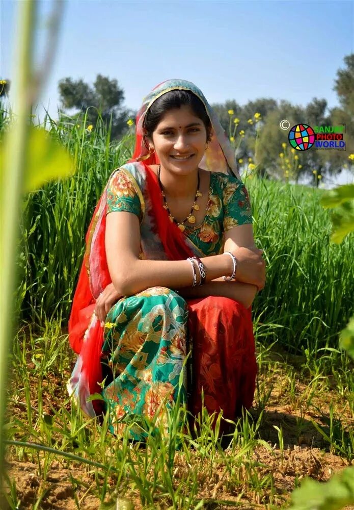 Village women. Indian Village girl in Saree. Beautiful girl in Villages. Village women hot.