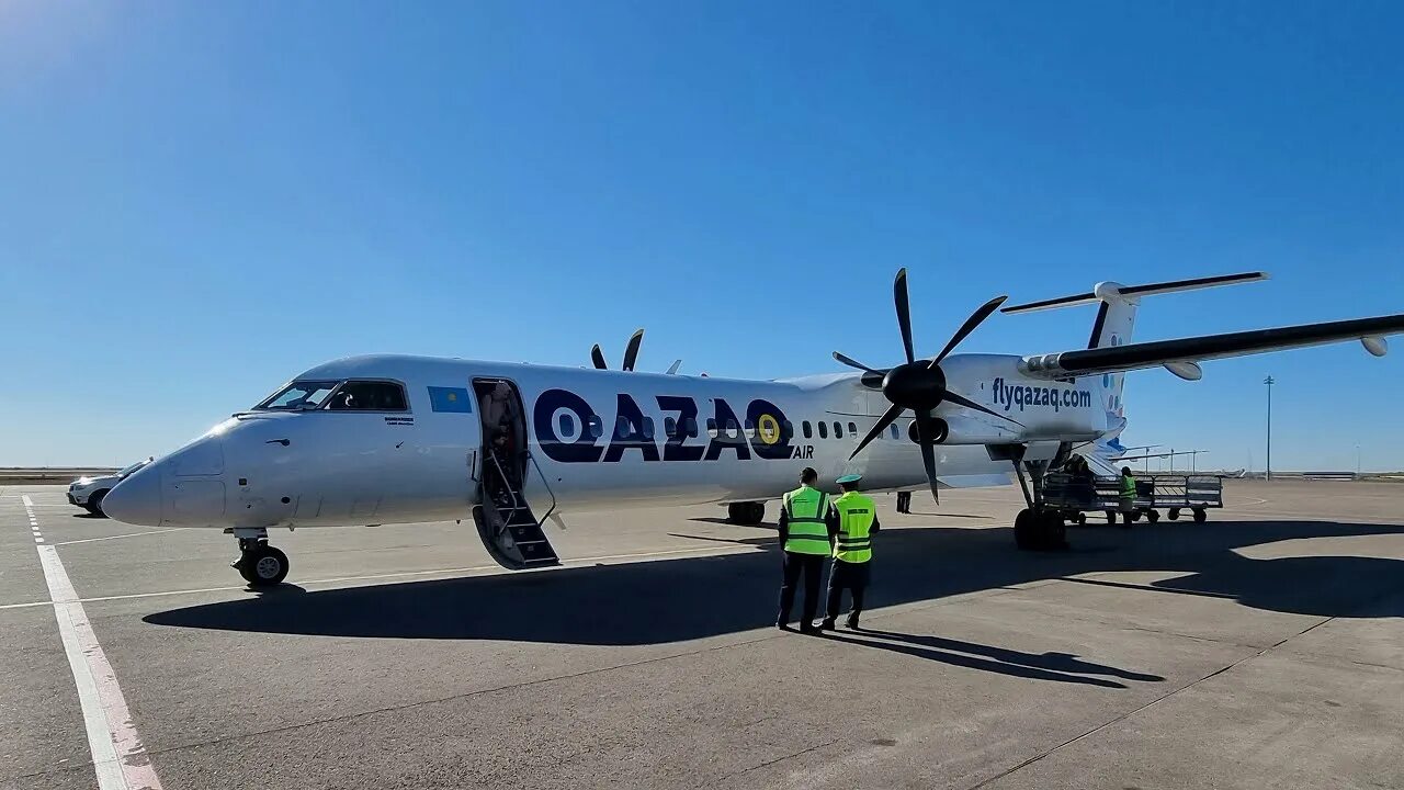 Бомбардье самолет Qazaq Air. Самолет Жезказган Астана. Омск Астана. Dash 7 самолет авиакомпании. Астану омск купить