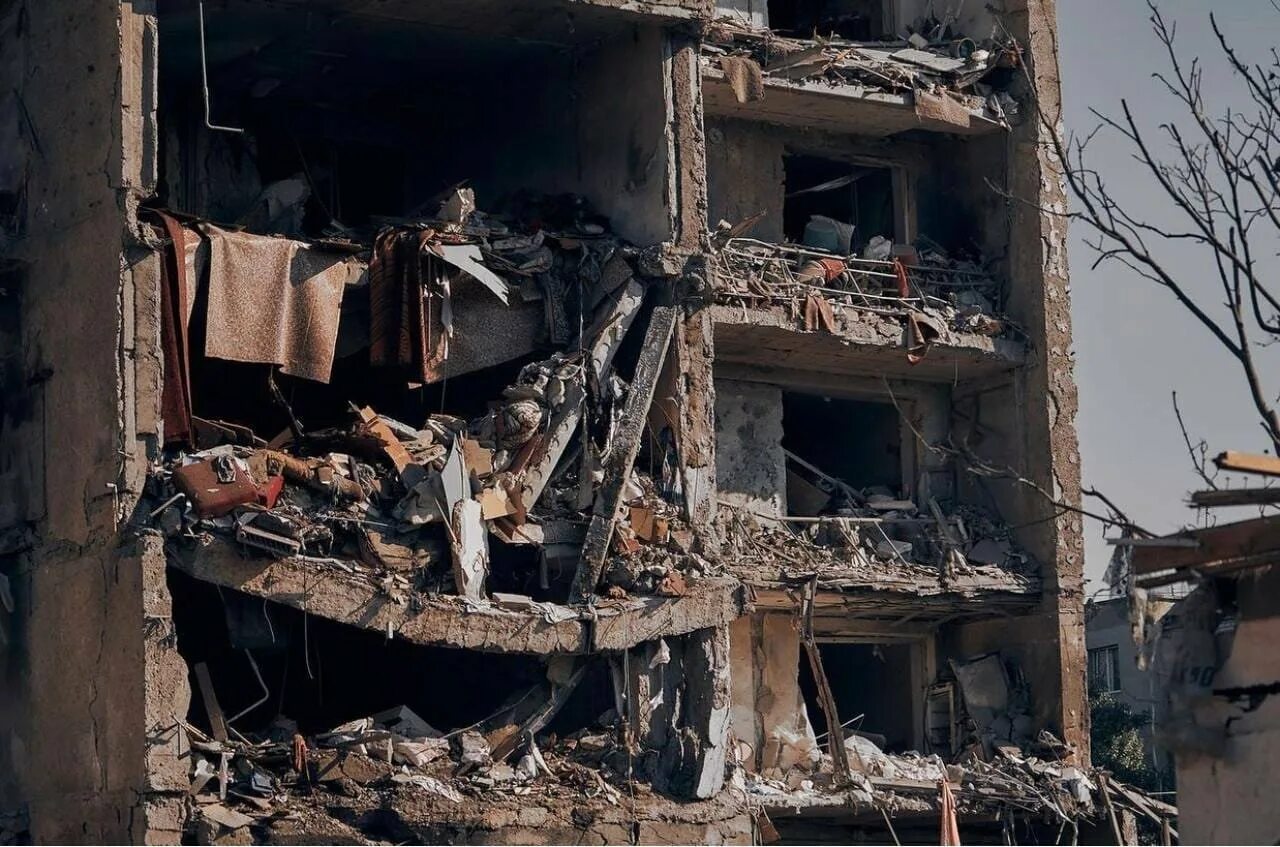 Где бомбили курская область. Обстрел Одессы 2022. Разрушенные дома. Разрушенное здание. Разрушенные дома в Украине.