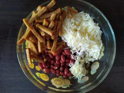 Фасоль кукуруза сухарики чеснок сыр