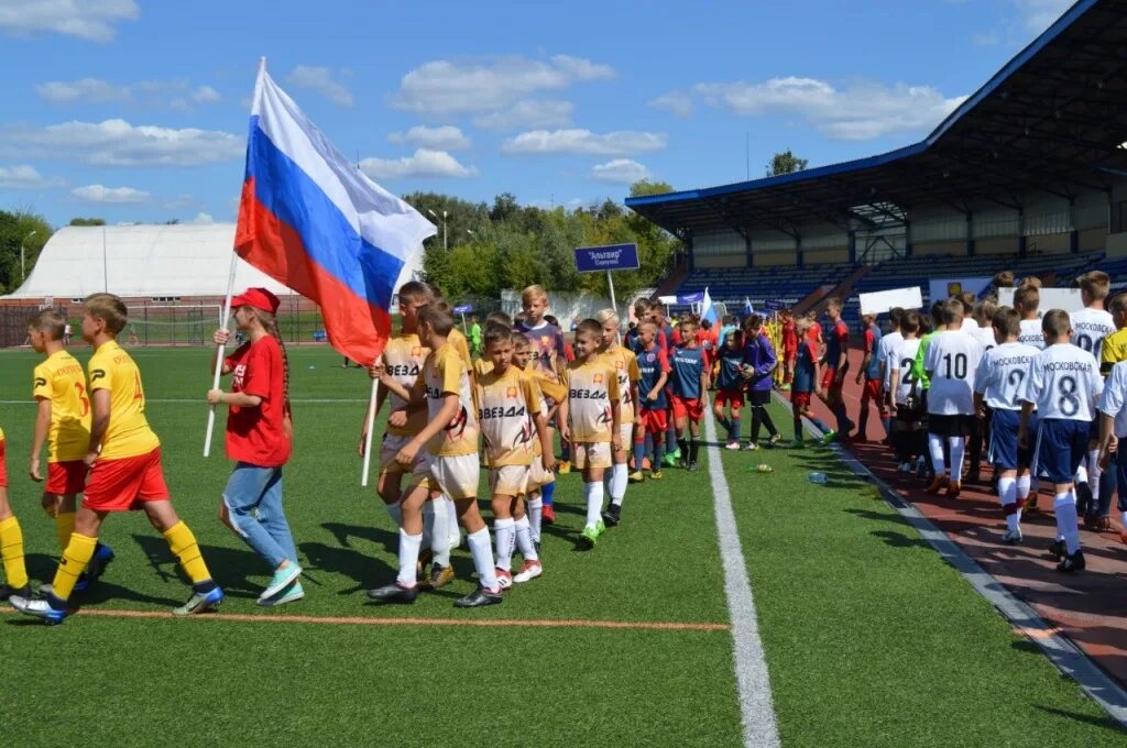 Открыли турнир по футболу. Соревнования по футболу. Футбол соревнования. Соревнования по медболу. Открытие турнира по футболу.