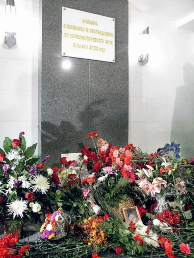 8 Августа 2000 год теракт на Пушкинской. Взрыв на Пушкинской в Москве 2000. Теракт на Пушкинской площади в 2000 году. Теракт в подземном переходе на Пушкинской площади в Москве (2000).