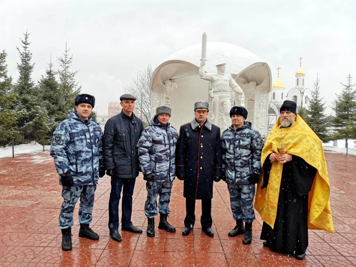 База омона в строгино. ОМОН Сергиев Посад. ОМОН воин Челябинск. Храм Строгино ОМОН. Храм Дмитрия Донского ОМОН.