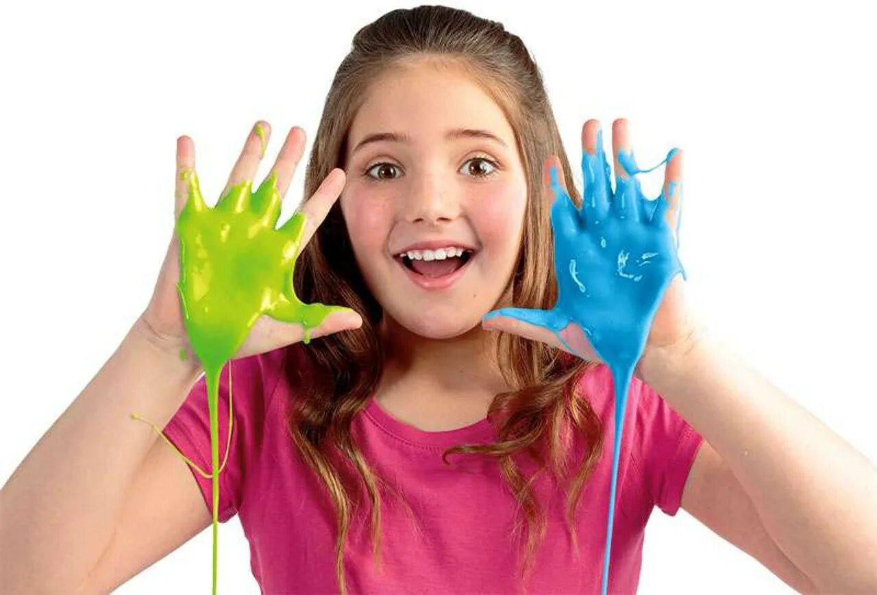 ребенок со слаймом. розовый слайм. слаймы с русалочками. слайм мама против. мастер класс слайм.