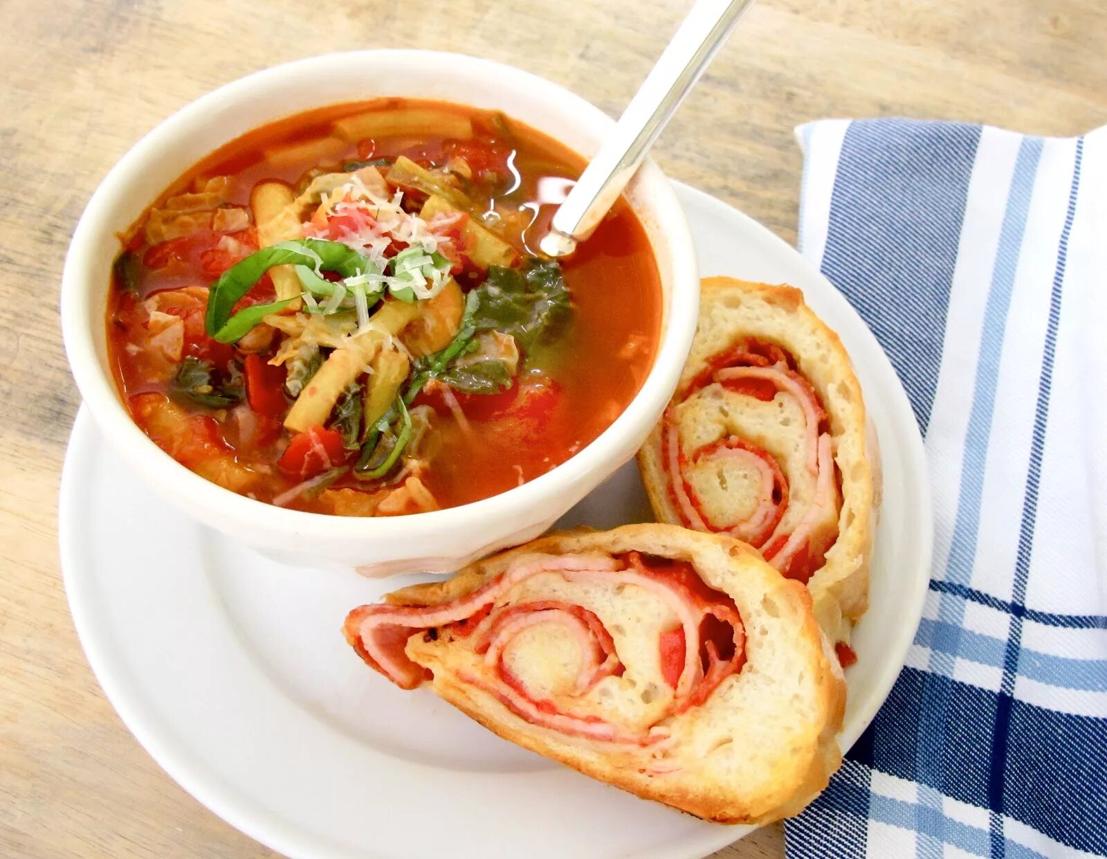 Чечил паб алматы на розыбакиева. В чем подают суп в пиццериях. Chechil pub. Баябез суп. Pizza soup.