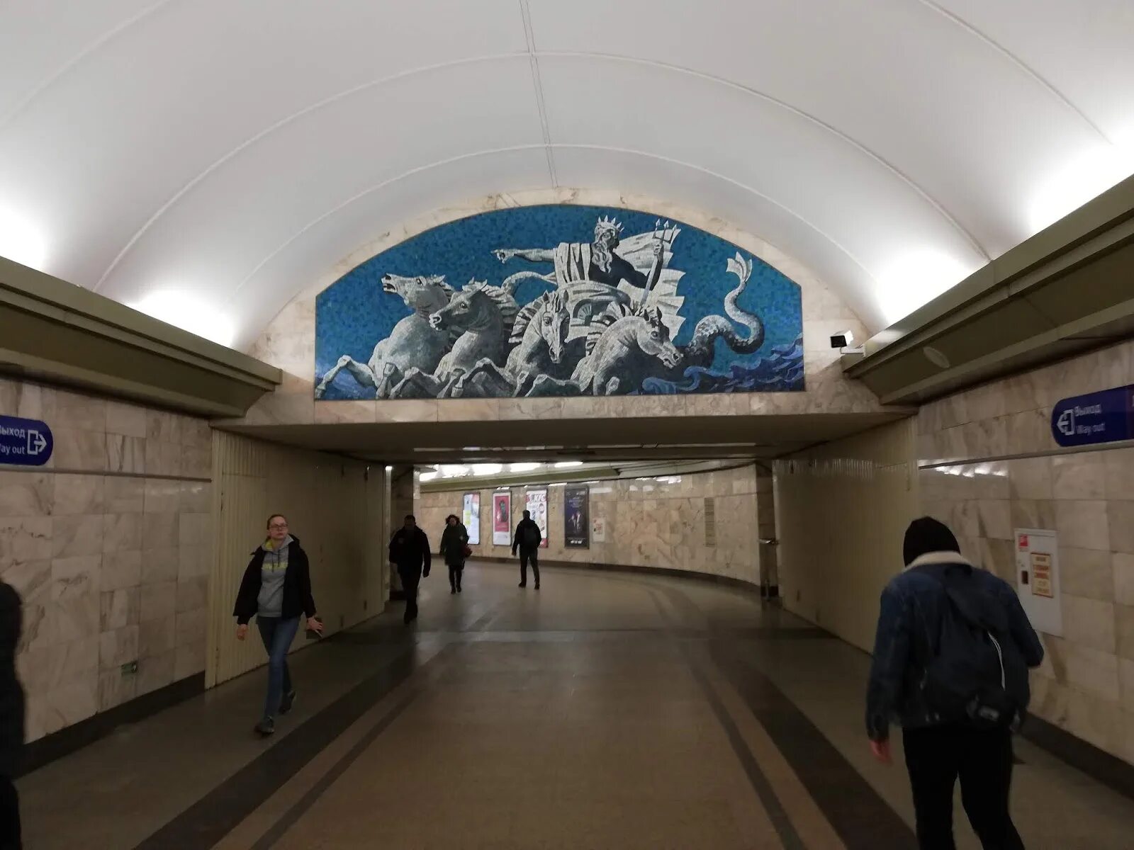 Станция адмиралтейская. Станция метро Адмиралтейская снаружи. Станция Адмиралтейская Санкт-Петербург. Станция метро Адмиралтейская СПБ. Адмиралтейская московские ворота метро