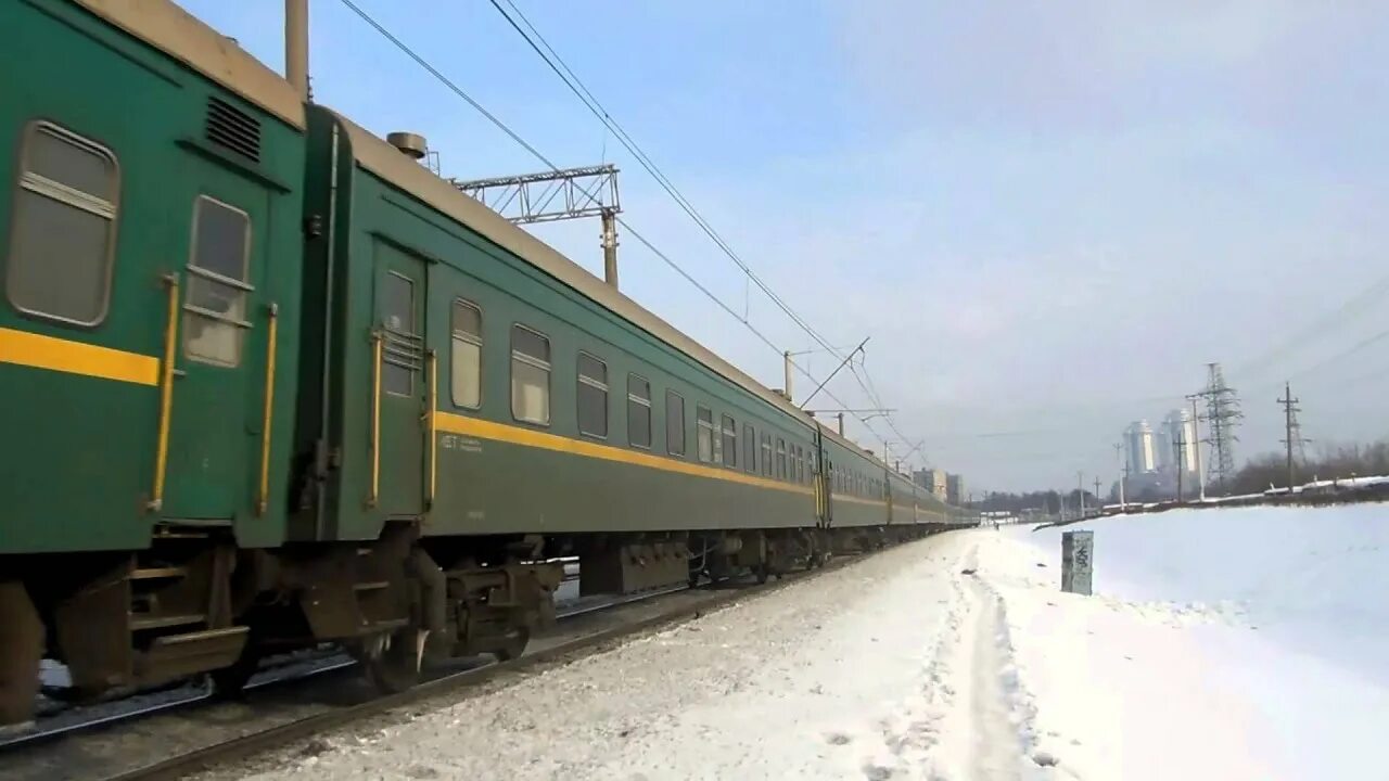 Кишиневский поезд. Кишинев 2тэ10. Дизель электропоезд бухарест синая. Жд москва кишинев. Жд москва кишинев.