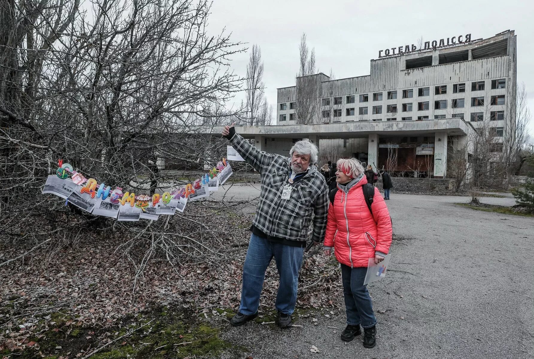 Население чернобыля до аварии. Чернобыль город припять. город припять после чернобыльской аварии. чернобыль город припять после аварии. город призрак припять до аварии.