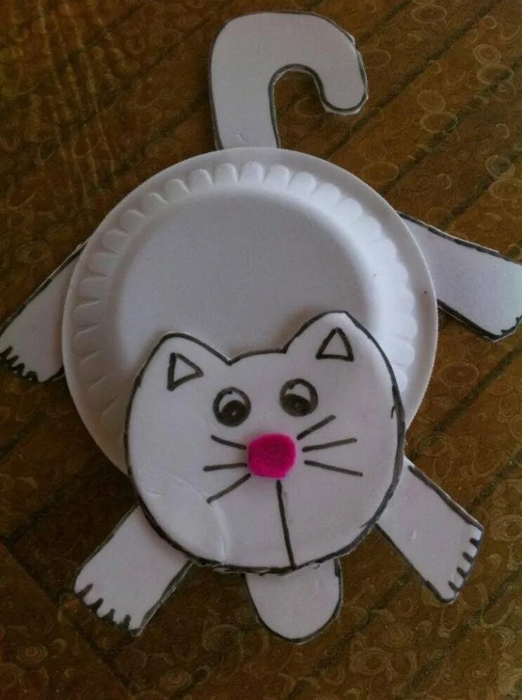 Поделки из одноразовых тарелок. Изделия из бумажных тарелок. Поделки из бумажных тарелок для детей. Что можно сделать из тарелок. Игрушки из одноразовых тарелок.