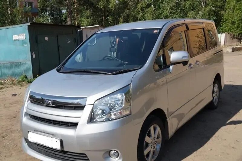 Тойота ноах 2009. Тойота ноах 2009. Тойота ноах 2009. Toyota noah 2009. Тойота ноах белый около дома старый.
