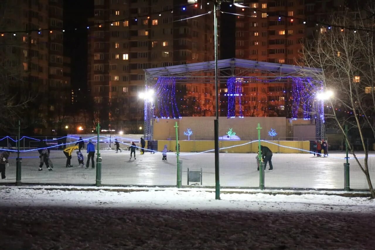 Центр город долгопрудный. Каток долгопрудный центральный парк. каток в долгопрудном в парке 2022. каток в центральном парке долгопрудный. каток в парке победы в долгопрудном.