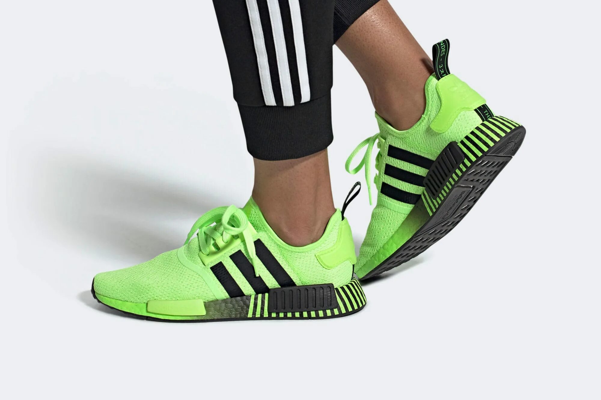 NMD 1 adidas зеленый. Adidas NMD r1 зеленые. Adidas NMD r1 салатовые. Adidas NMD r1 Core зеленые. Купить зеленый адидас