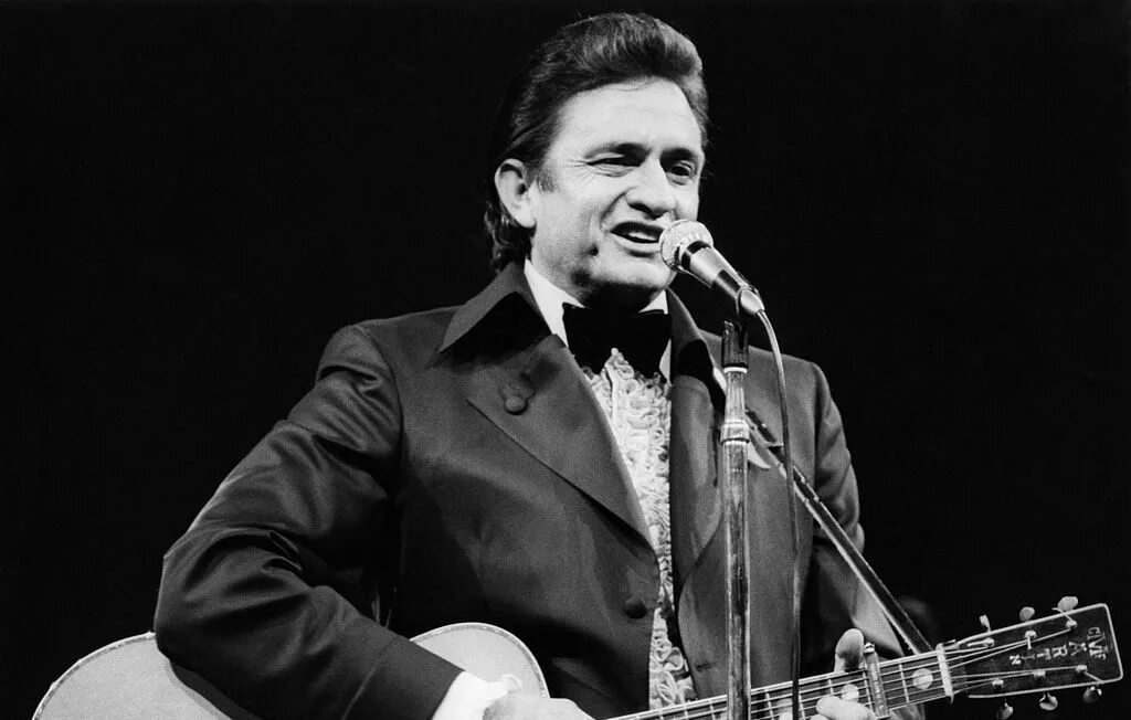 Johnny cash 1960. Джонни кэш в молодости. Джонни кэш в молодости. Джонни фото с концерта. Джонни кэш.