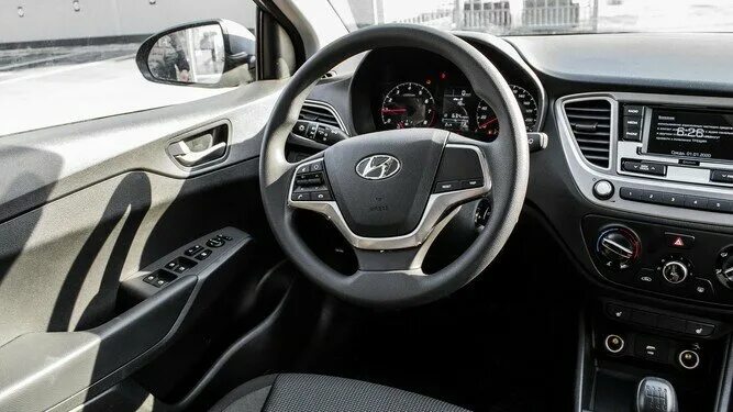 Hyundai solaris 2 серебристый. Солярис 2019 комплектация люкс. Hyundai solaris 2019 комплектации. Хендай солярис 2019 автомат. Солярис комплектация комфорт 2018.