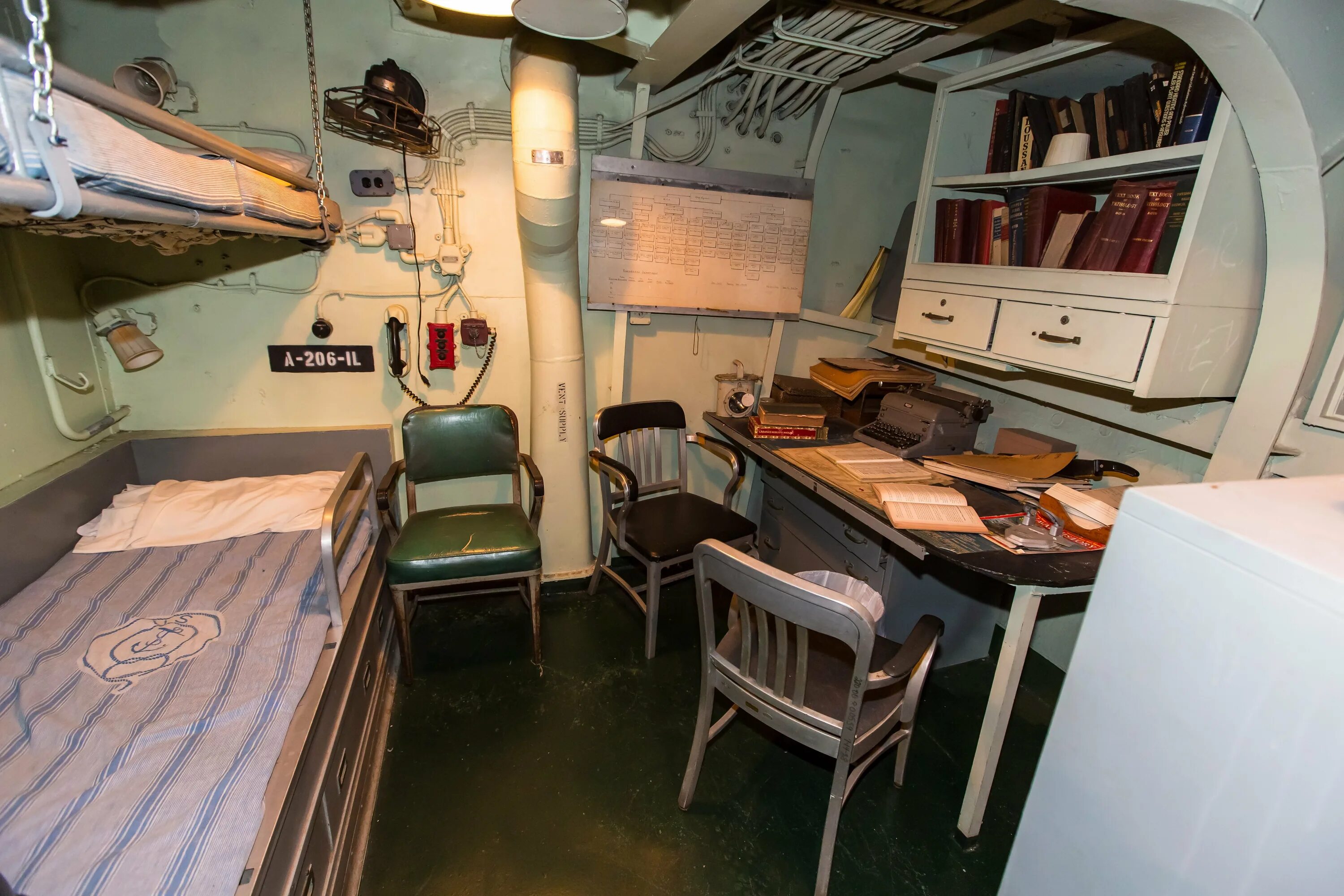 Каюта камбуз. Каюта командира корабля вмф. кубрик атомной подводной лодки.
