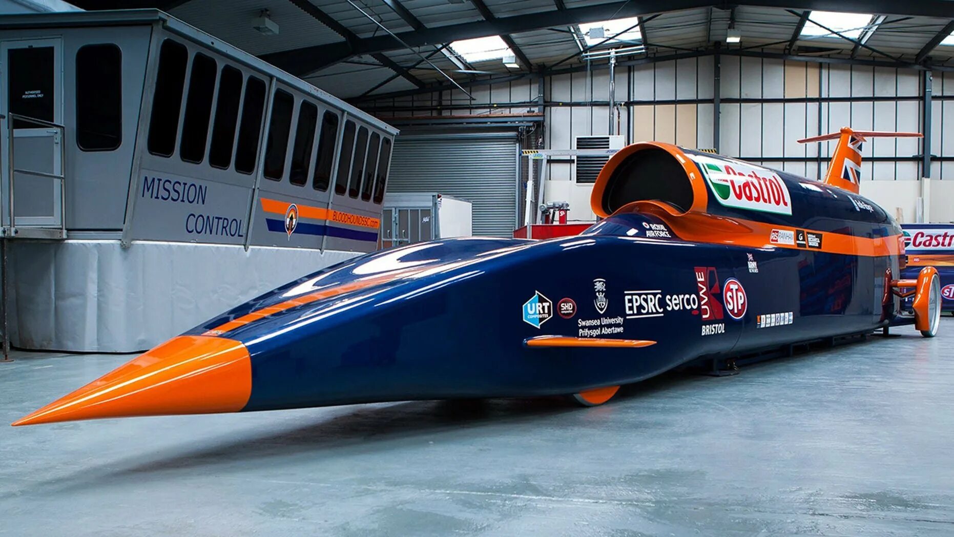 Bloodhound SSC салон. Bloodhound SSC. Реактивные сани рекорд скорости. SSC реактивный. Рекордсмены скорости в мире машин