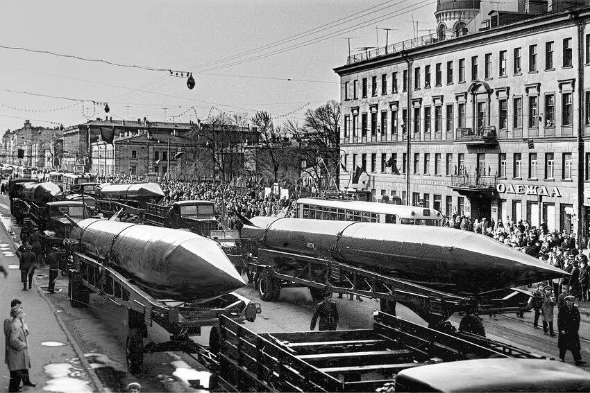 Измайловский проспект 1967 год Питер. Парад 1957 года в Москве. Парад 7 ноября 1957 года в Москве. Р-5 ракета.