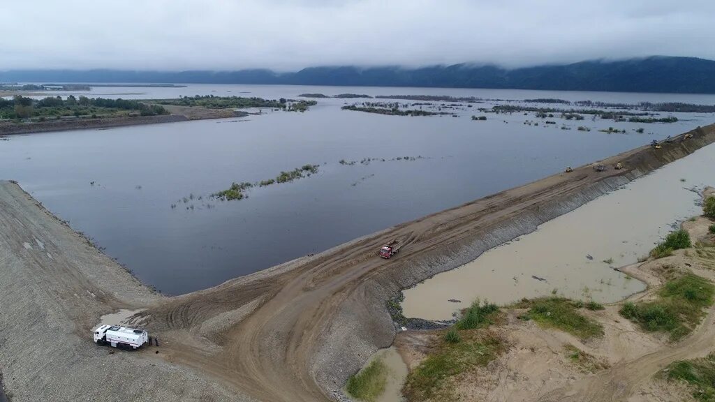 Вода в реке амур. Река Амур Комсомольск. Комсомольск на Амуре наводнение. Паводок. Паводок на Амуре.