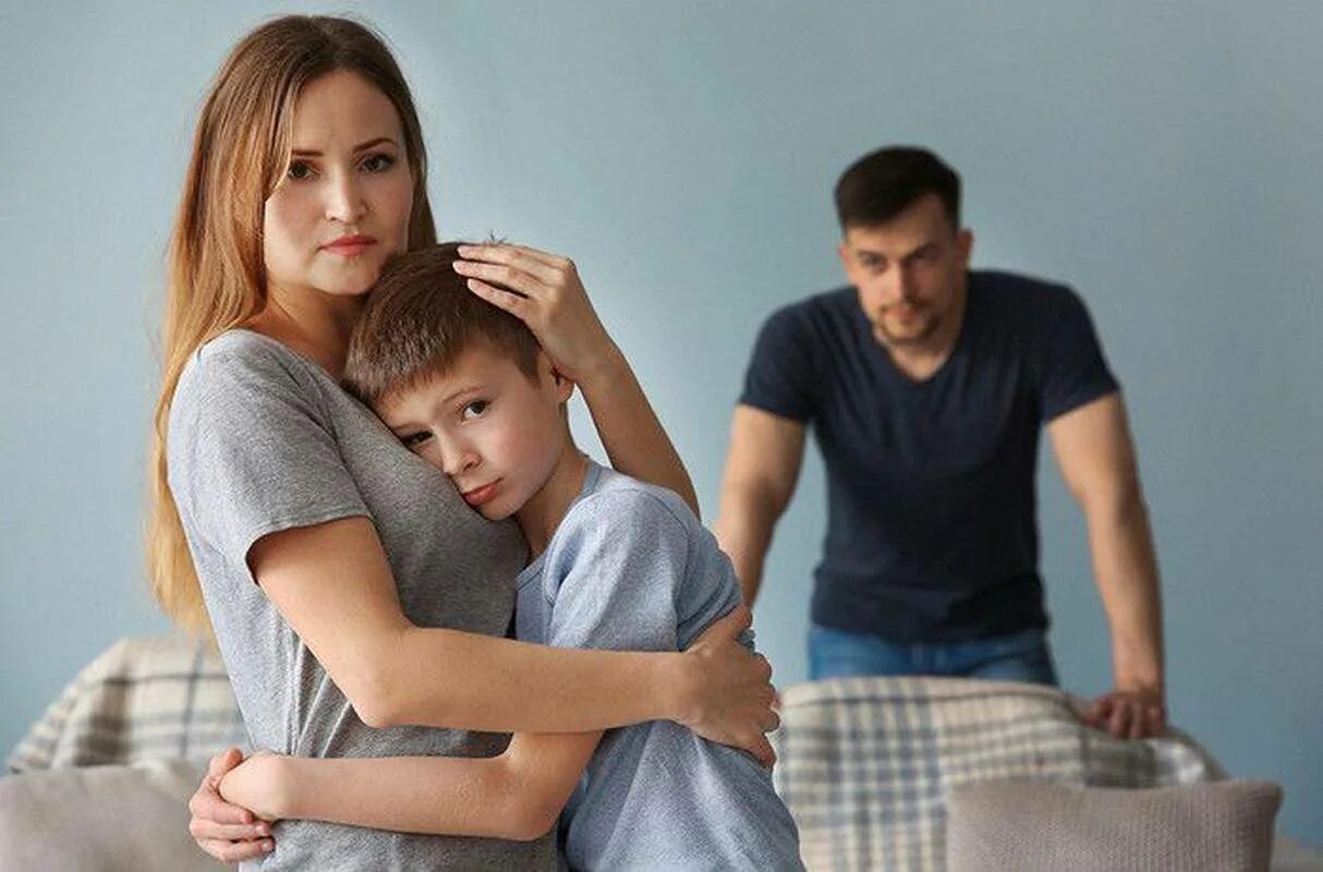 Молодые бездетные семьи. Кризис в семье после рождения ребенка. Безработица в семье. Молодая семья деньги. Безответственные родители.