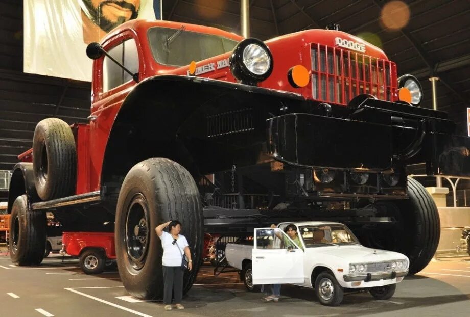 Dodge Power Wagon арабского шейха. Dodge Power Wagon 1950. Dodge Power Wagon самый большой. 70 Dodge Power Wagon.