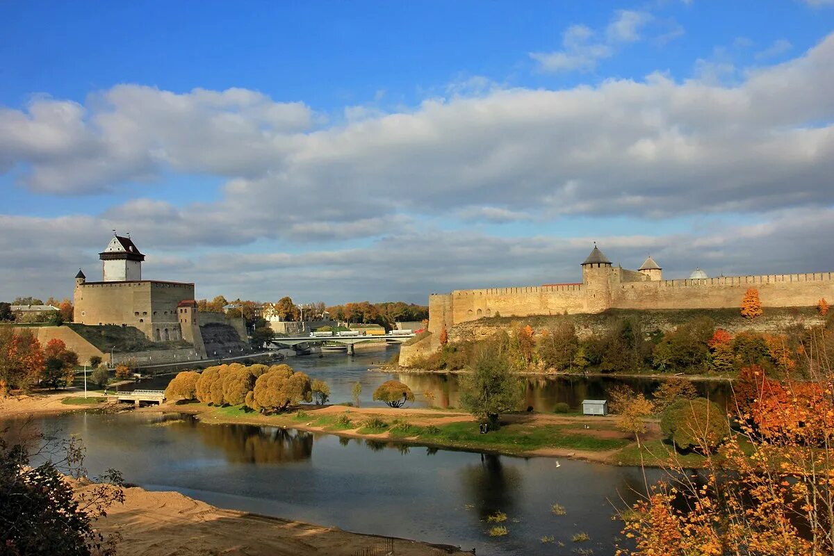Река нарва ивангород. Река нарва эстония. Нарва (город в эстонской сср). Нарва - речка. Крепость нарва и ивангород.