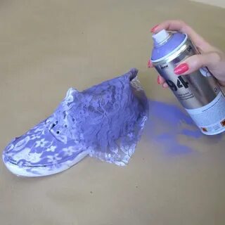 Чем закрасить белые кроссовки