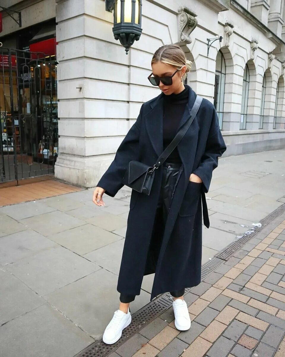 Образ оверсайз. Mango черное длинное пальто Oversize. Черный тренч оверсайз лук. Oversize outfit одежда стиль 2022. Стиль оверсайз 2022.
