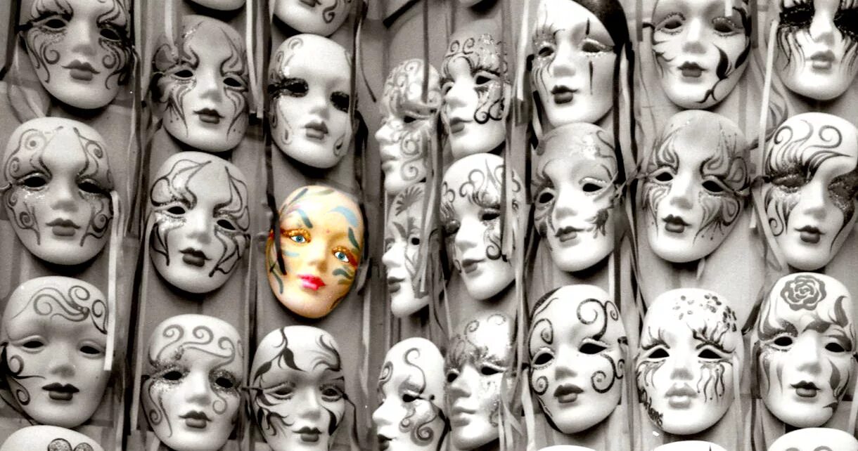 Маски разных людей. Много масок. Много масок. Маски разных людей. Маски разных людей.